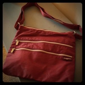 Maroon multi-pocket bag by Baggallini.